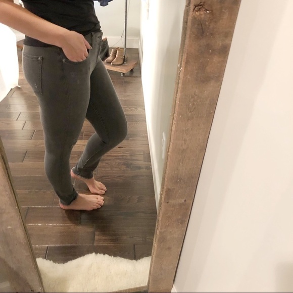 DL1961 size 28 distressed instasculpt skinny jeans - Picture 4 of 8